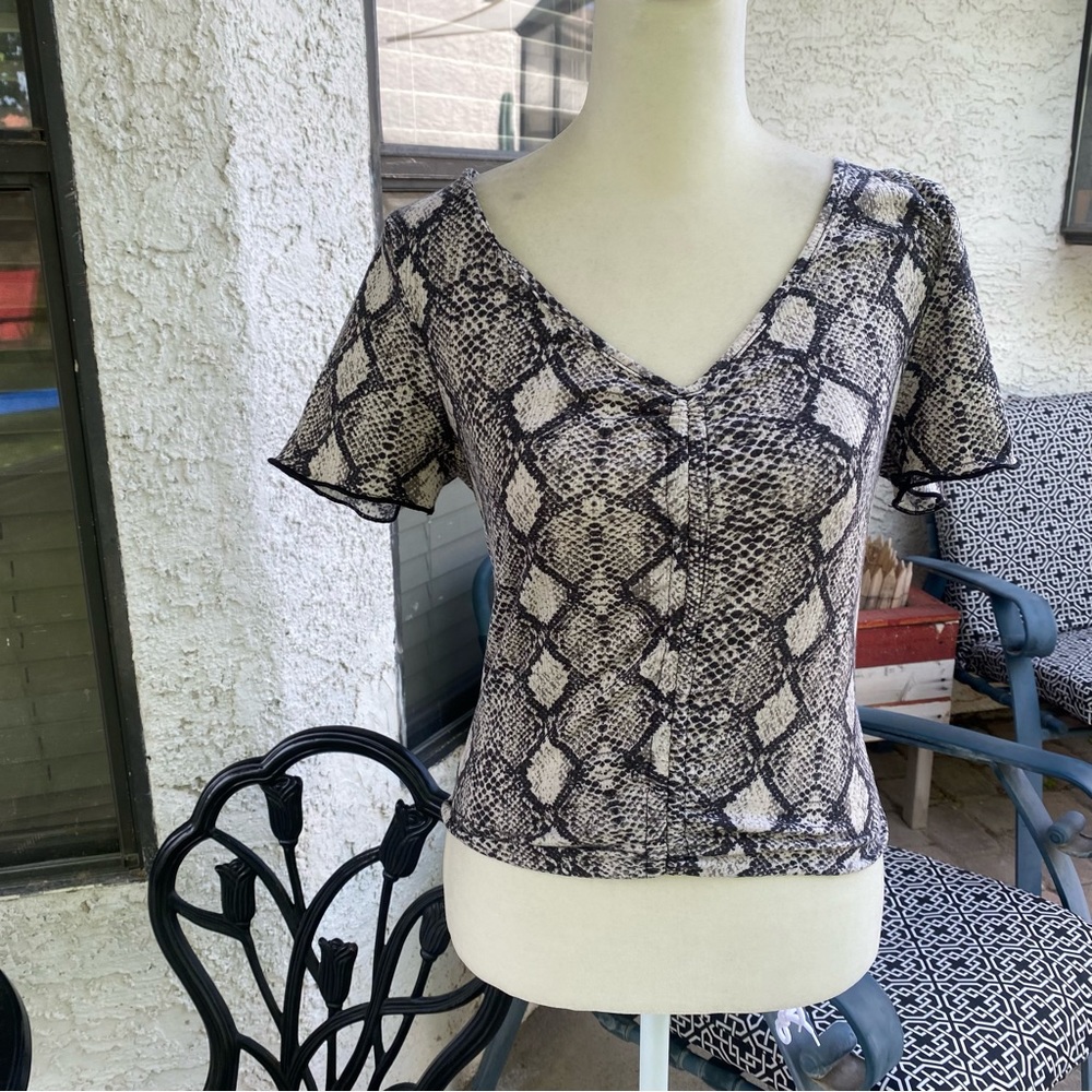 Fashion Nova Snake Scale Middle Tie Ruched Top Blouse - Picture 2 of 8